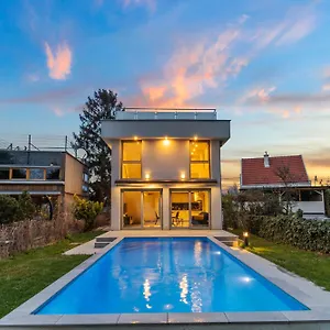 Villa Jaeger Mit Pool In, Wien